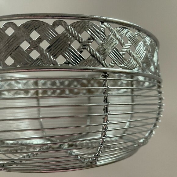 Silver Metal Wire Weaved Bread Fruit Bowl Basket Decorative Centerpiece - Picture 8 of 9
